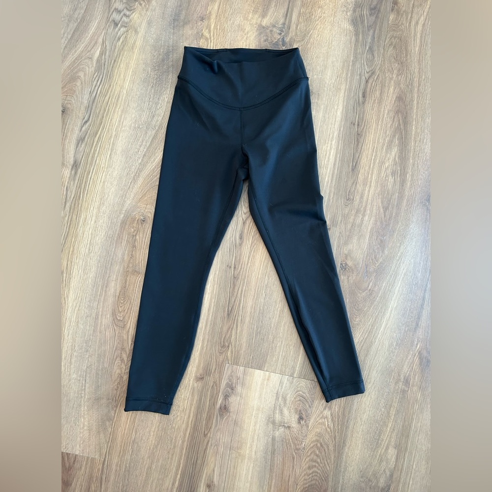 Black lululemon wunder under leggings size 6 25”